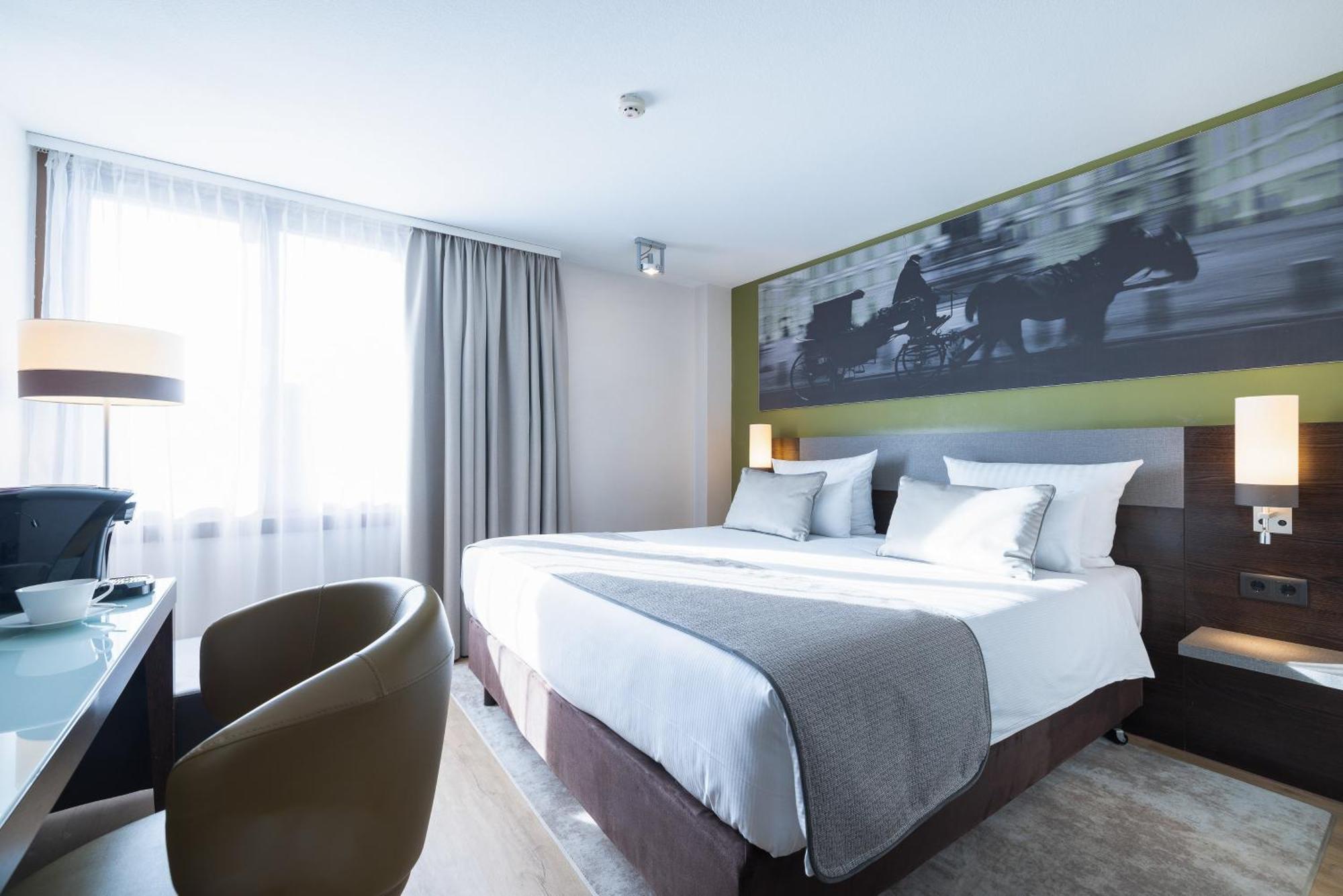 Leonardo Vienna Westbahnhof Hotel Bagian luar foto Room in the hotel