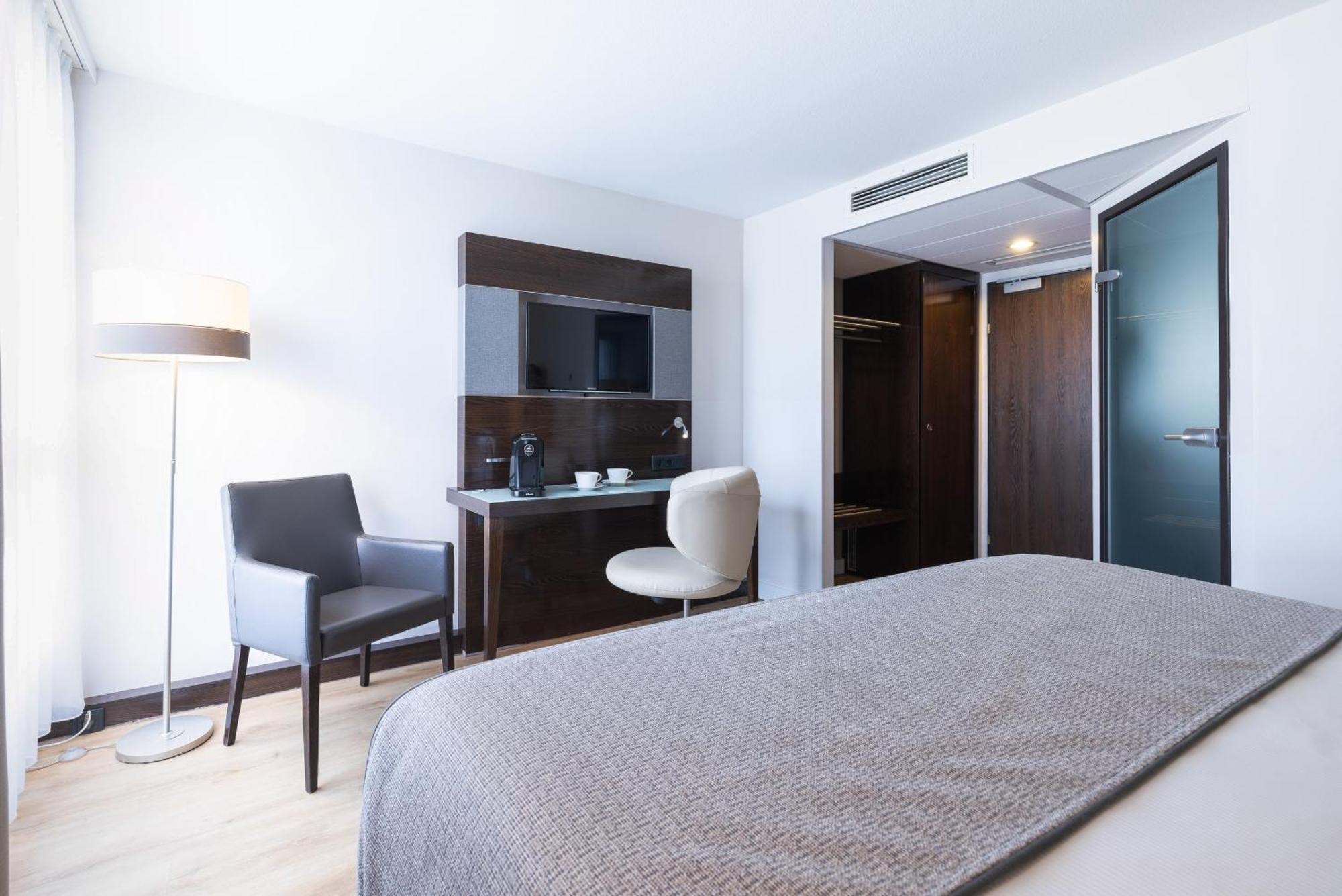 Leonardo Vienna Westbahnhof Hotel Bagian luar foto Room in the hotel