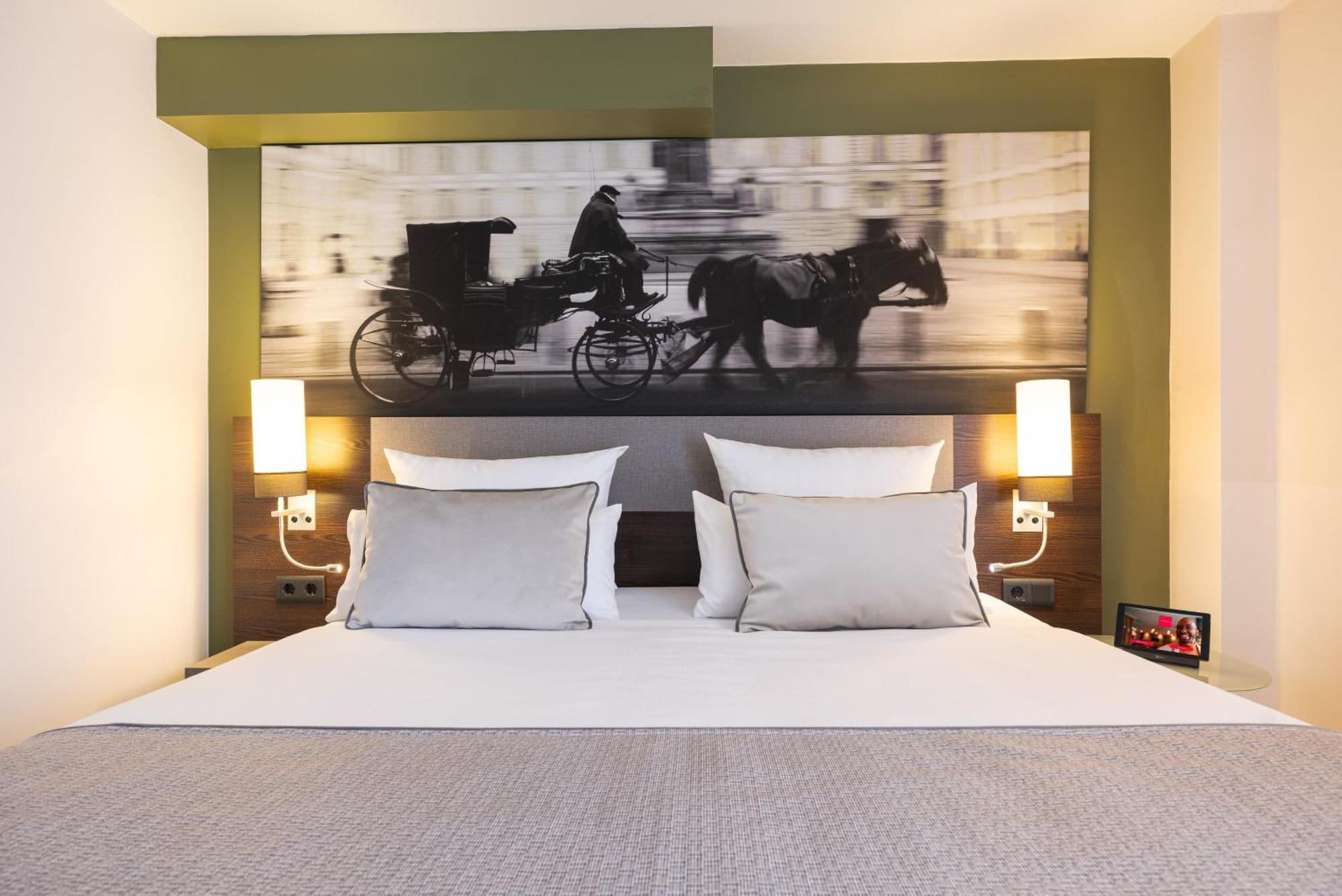 Leonardo Vienna Westbahnhof Hotel Bagian luar foto Room at the hotel