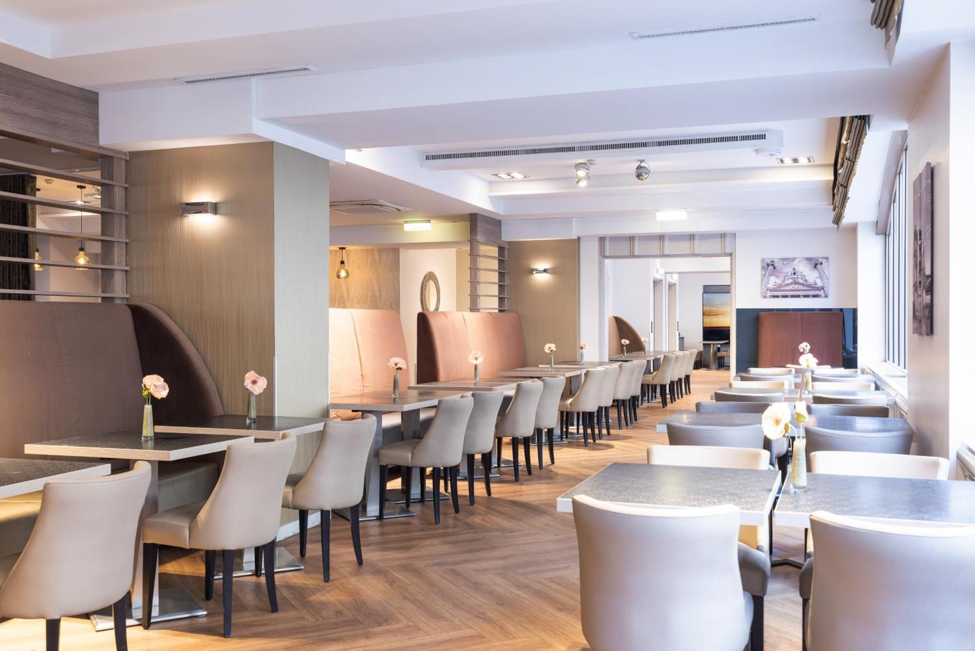 Leonardo Vienna Westbahnhof Hotel Bagian luar foto Interior of the restaurant